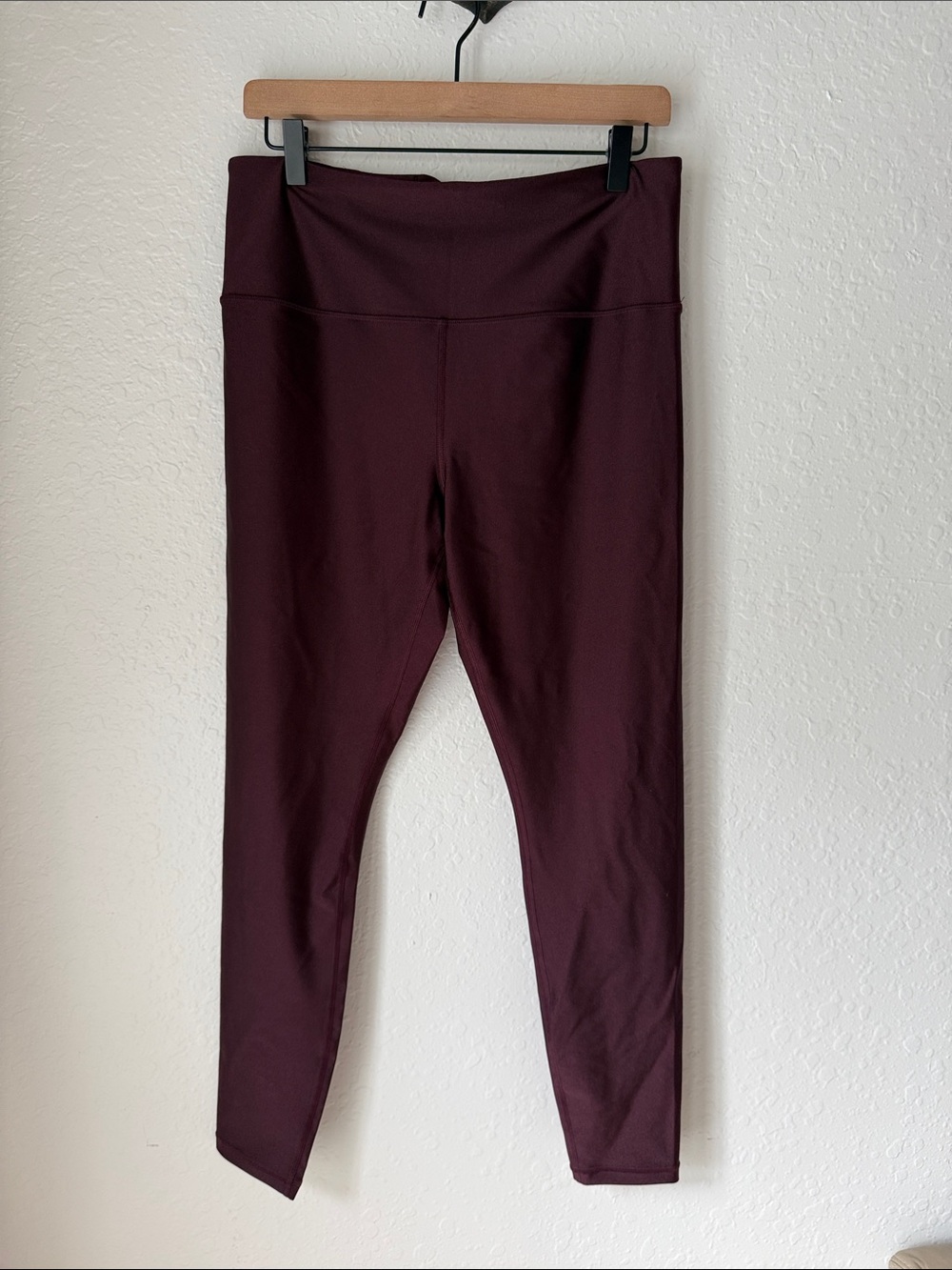 ATHLETA Elation Sheen Tights in Deep Burgundy Size Large